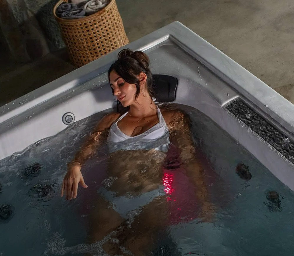 Jacuzzi FX-IR Spa Therapy Feature by Nottingham Spirk